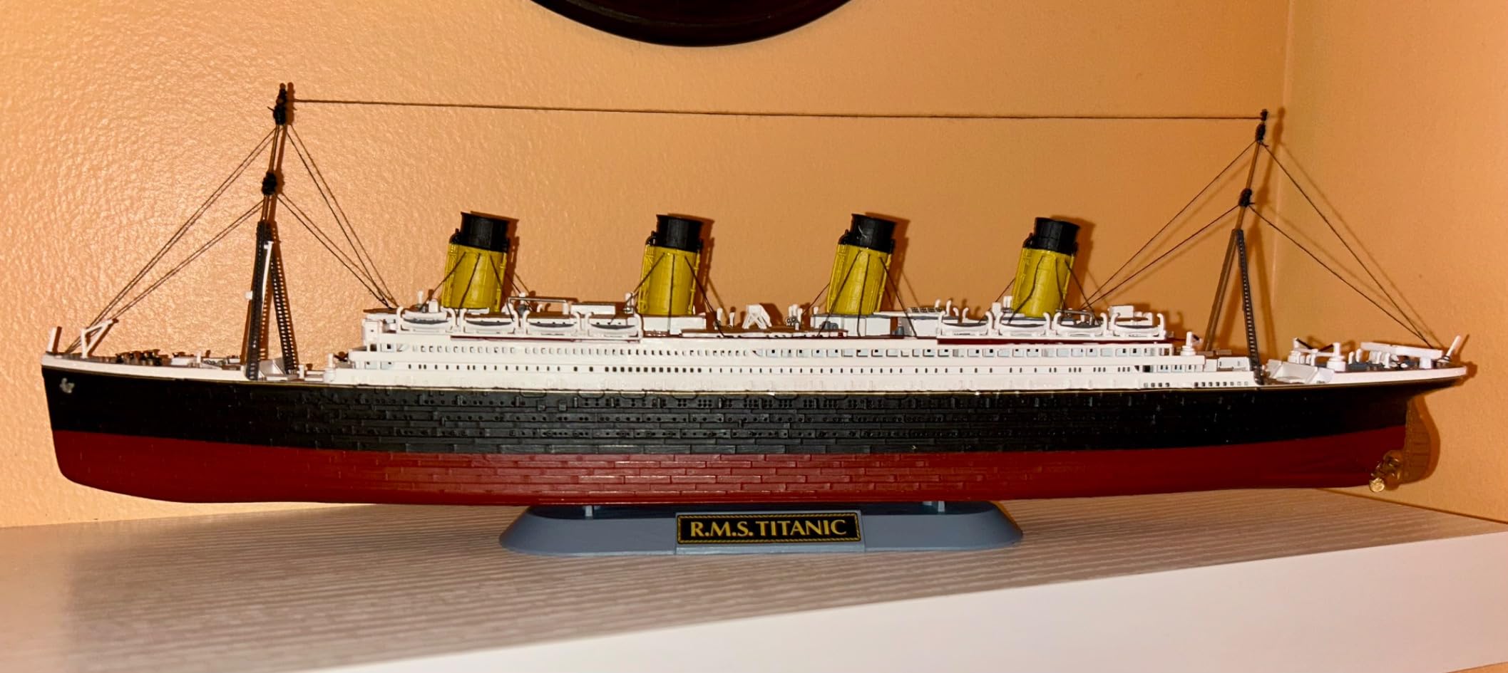 Revell 05804 22.3 cm R.M.S. Titanic Model Kit customer photo 2