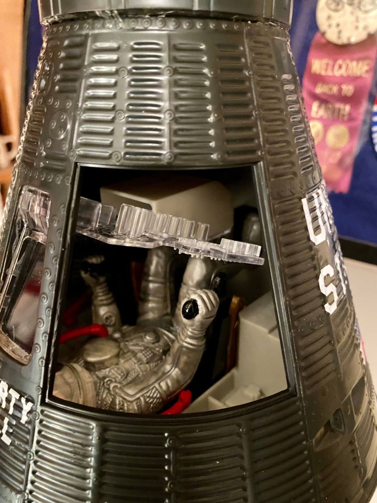 MRC Academy #0062001 Mercury Capsule Plastic Model Kit, 1/12 Scale, 0.5 Liters, Black customer photo 1