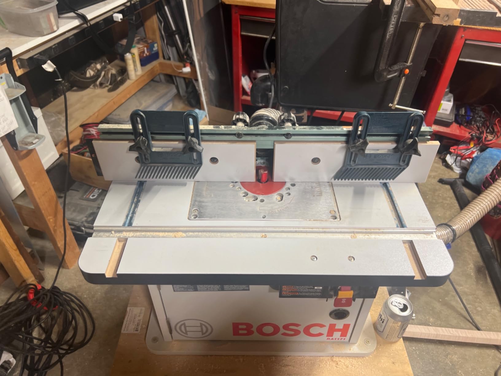 BOSCH RA1171 25-1/2 in. x 15-7/8 in. Benchtop Laminated MDF Top Cabinet Style Router Table with 2 Dust Collection Ports customer photo 1