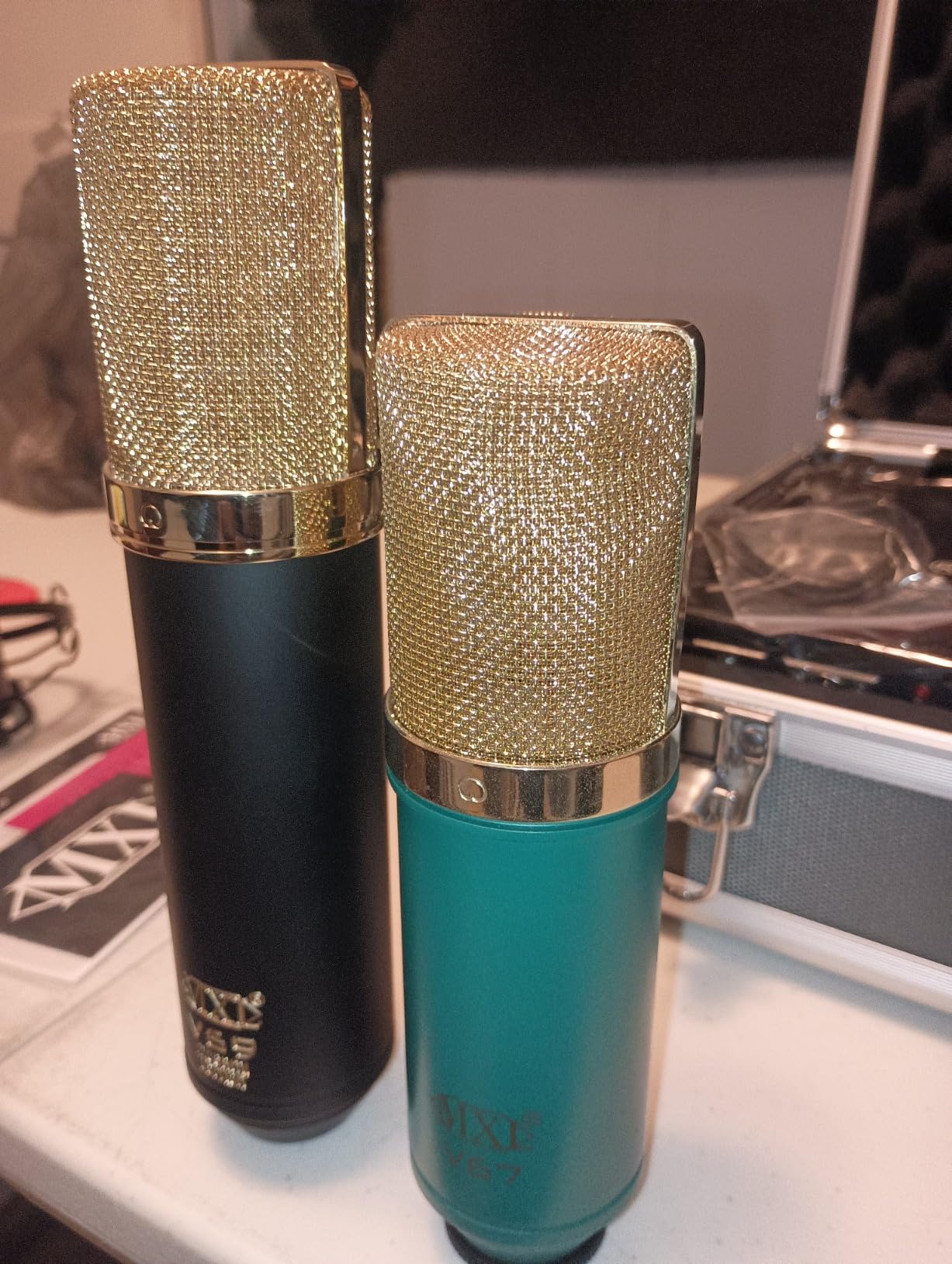 MXL Mics MXL V69M EDT MOGAMI Edition Condenser Microphone - Large Diaphragm Tube Condenser Microphone, Black w/ Gold Accents customer photo 1