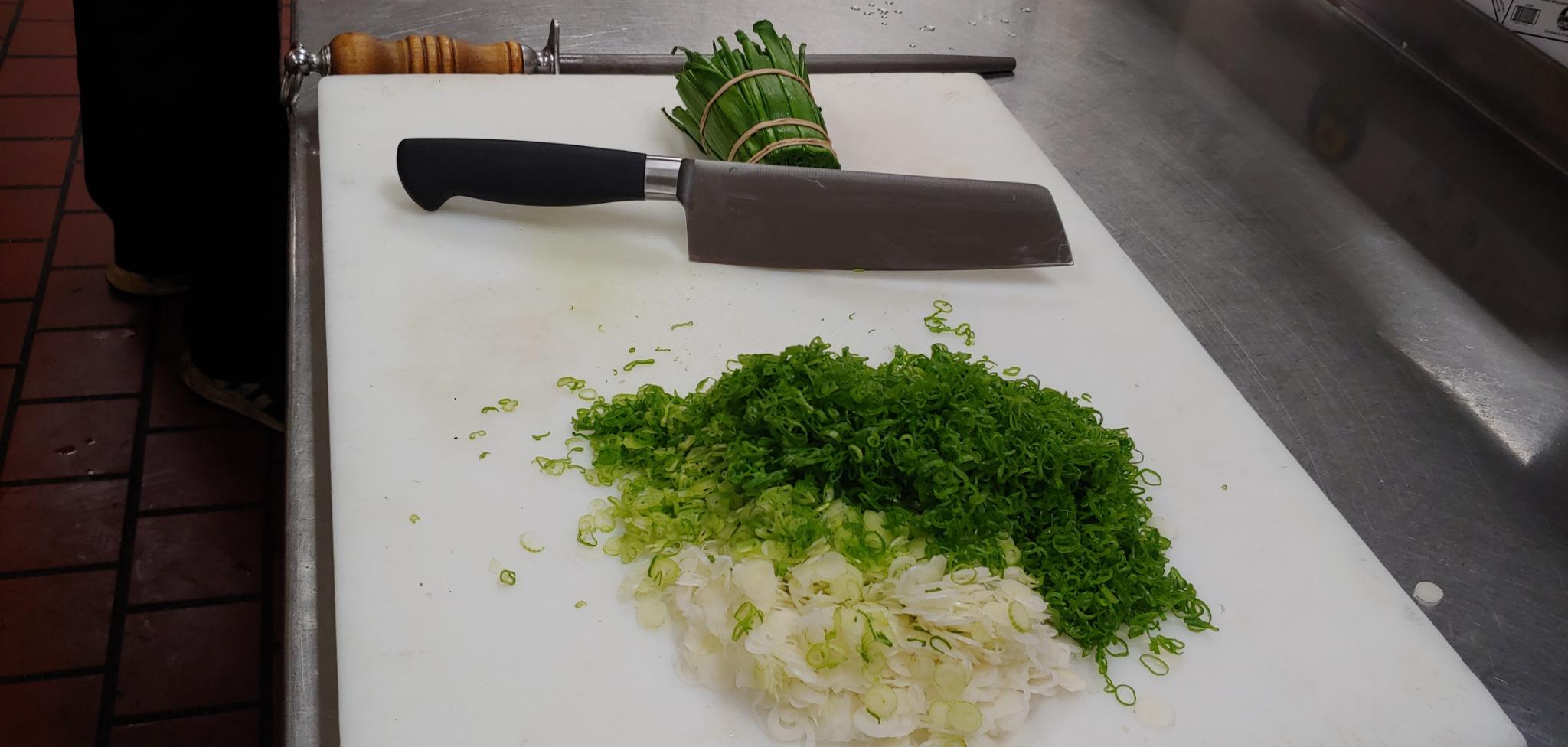 Mercer Culinary M20907 Genesis 7-Inch Nakiri Vegetable Knife, Black customer photo 1