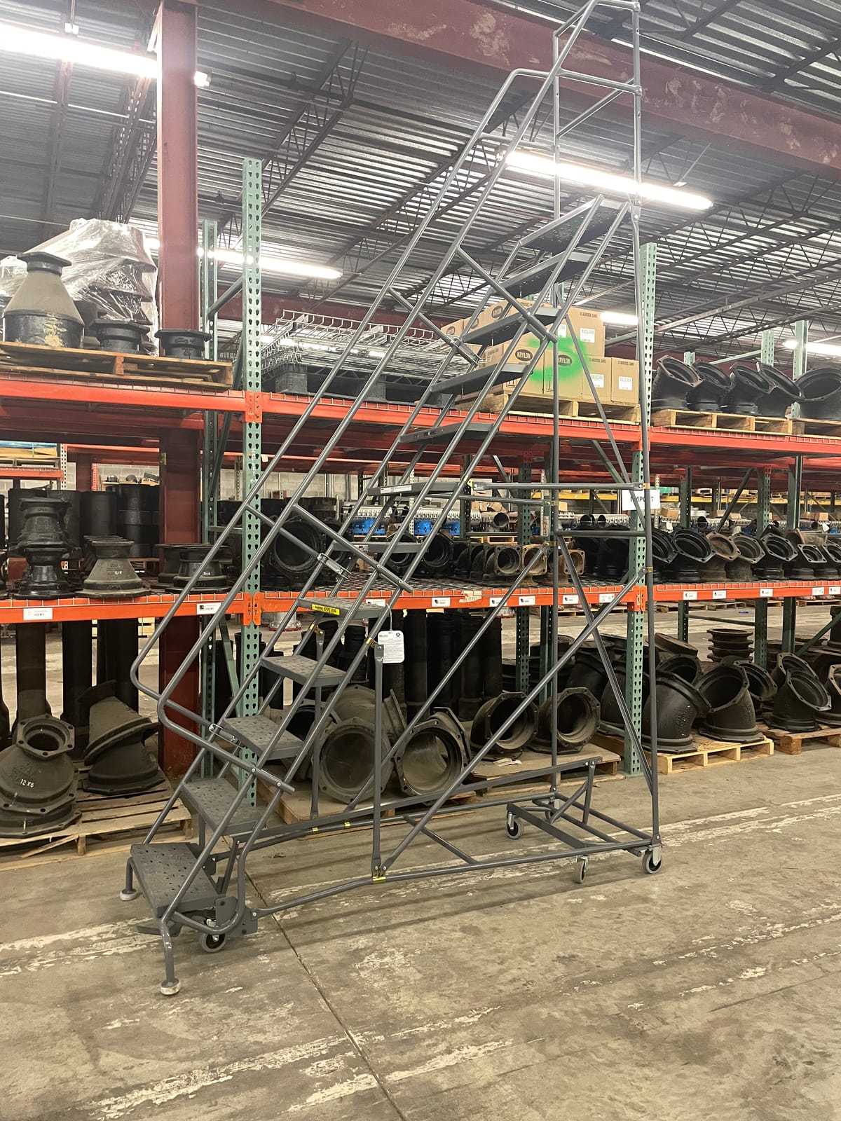 Tri-Arc KDED110246 10-Step All-Directional Steel Rolling Industrial & Warehouse Ladder with Perforated Tread, 24-Inch Wide Steps customer photo 2