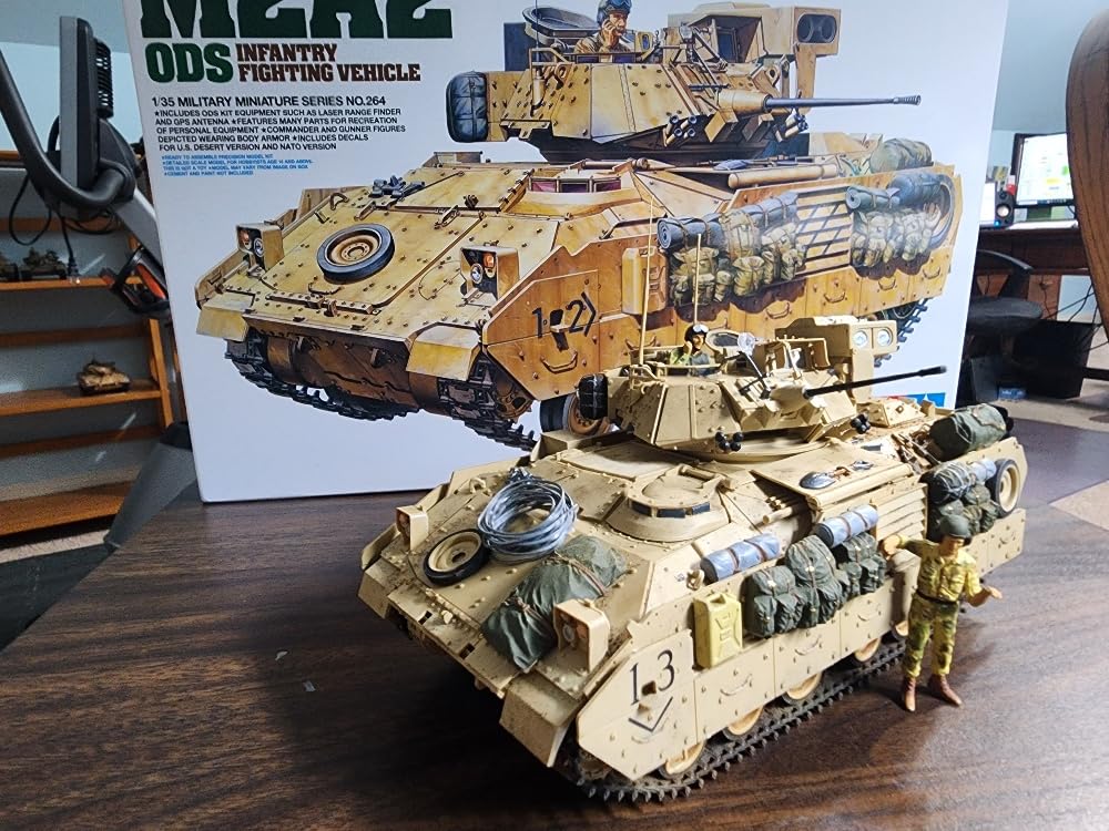 Tamiya 35264 Desert Storm 1:35 U.S. M2A2 Bradley IFV customer photo 1