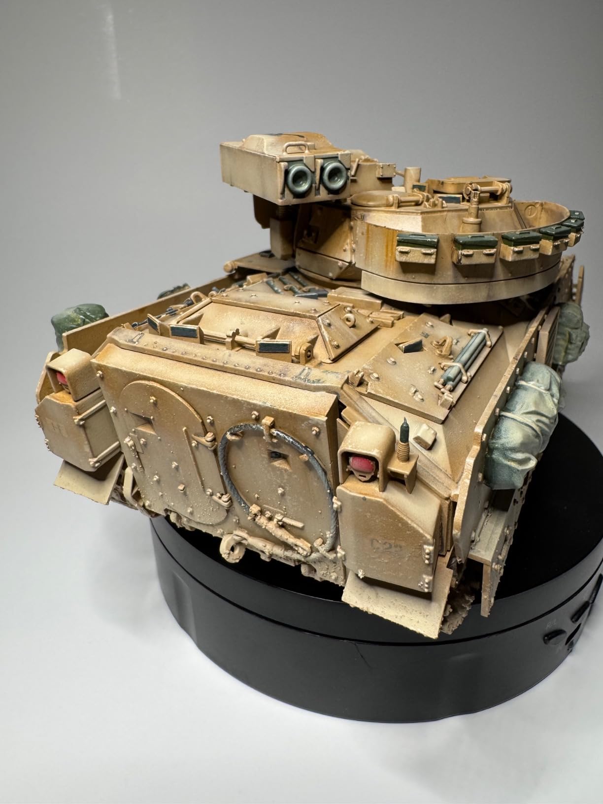Tamiya 35264 Desert Storm 1:35 U.S. M2A2 Bradley IFV customer photo 2
