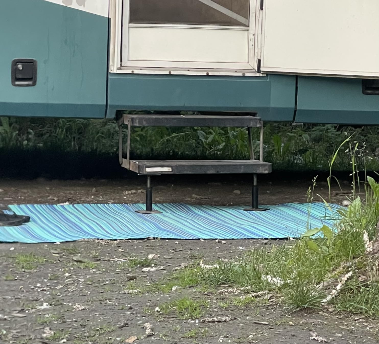 Camco Camper/RV Save-A-Step Brace - Stabilizes RV Steps & Protects Camper Step from Sag and Wear - Features 1,000lb Load Rating & Adjusts from 7-5/8