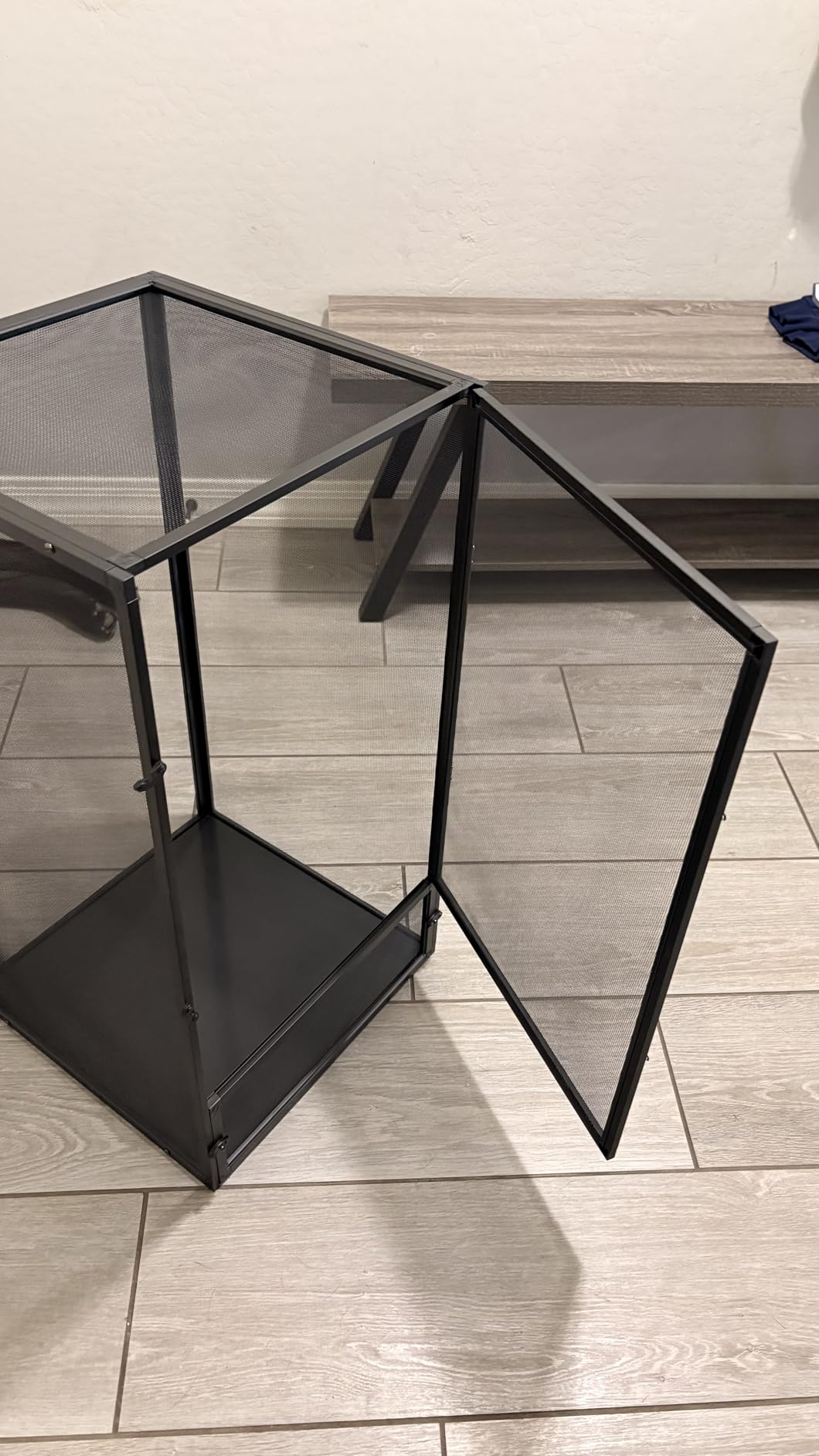 Zoo Med ReptiBreeze Open Air Screen Cage, Large, 18 x 18 x 36-Inches customer photo 1