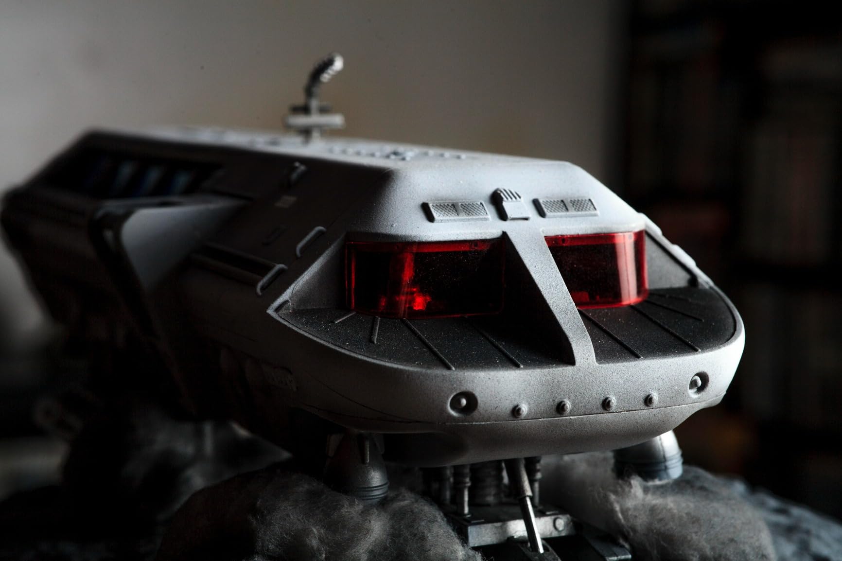 Moebius MMK2001 1:55 2001 Moon Bus Model customer photo 1