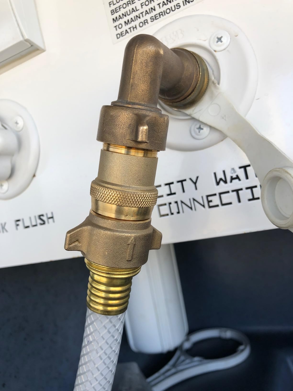 Camco Brass Marine/RV Water Pressure Regulator - Protects RV Plumbing & Hoses - Reduces Pressure to Safe 40-50 PSI - Drinking Water Safe (40055) customer photo 1