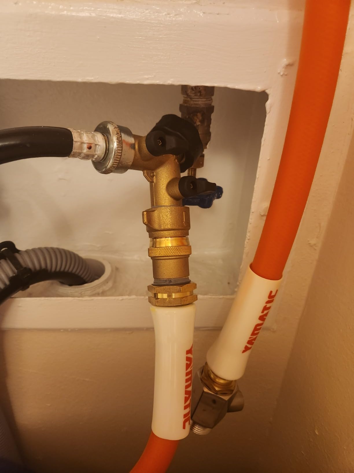 Camco Brass Marine/RV Water Pressure Regulator - Protects RV Plumbing & Hoses - Reduces Pressure to Safe 40-50 PSI - Drinking Water Safe (40055) customer photo 2