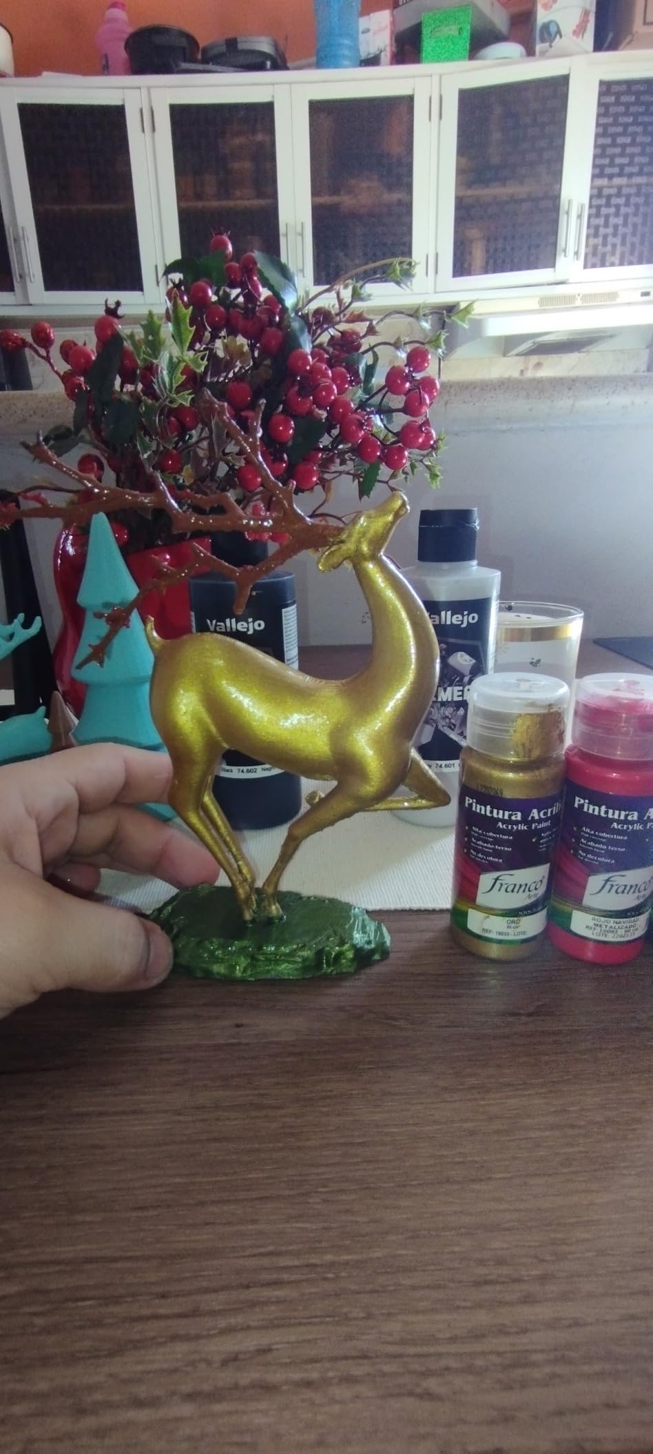 Vallejo Surface Primer Color | Grey Acrylic Primer 60 ml (2.02 fl.oz.) | Matte Finish and Fast Drying | Perfect for Airbrushing and Great Adhesion to Figurines and Scale Models customer photo 2