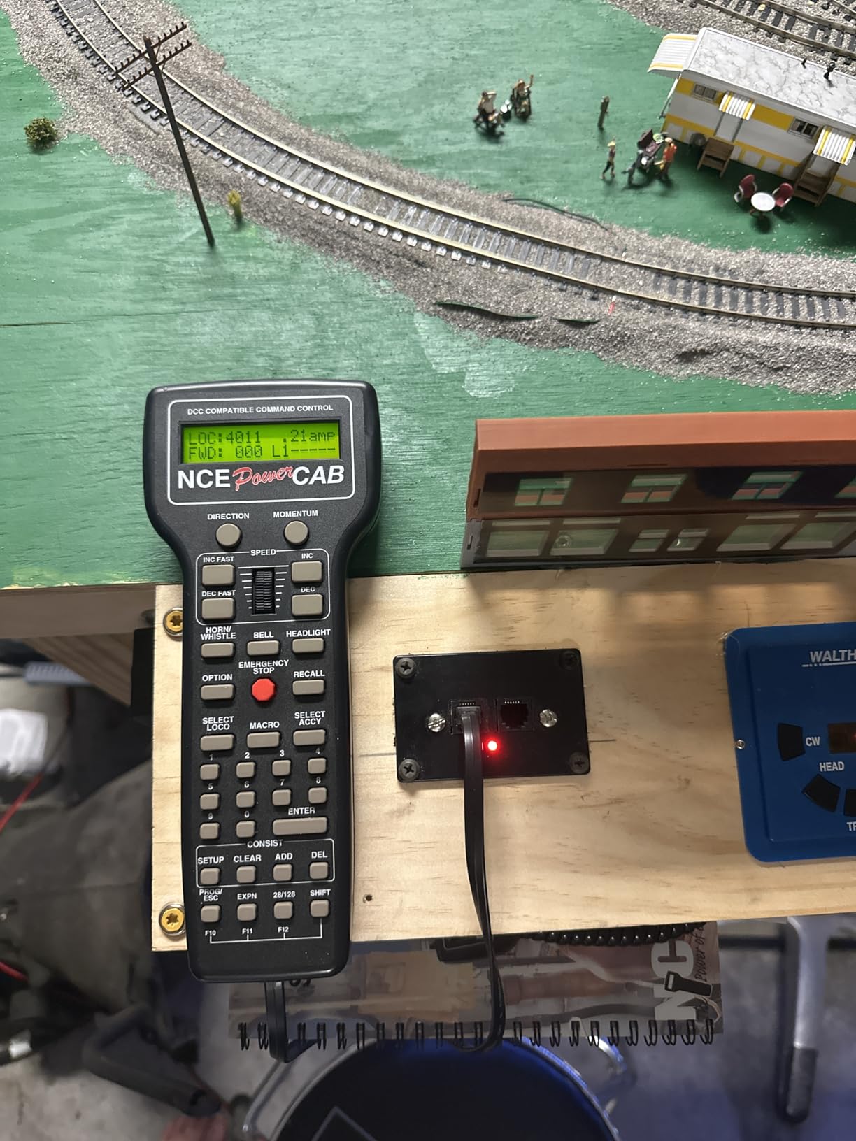 NCE Power Cab DCC Starter Set NCE5240025 customer photo 1