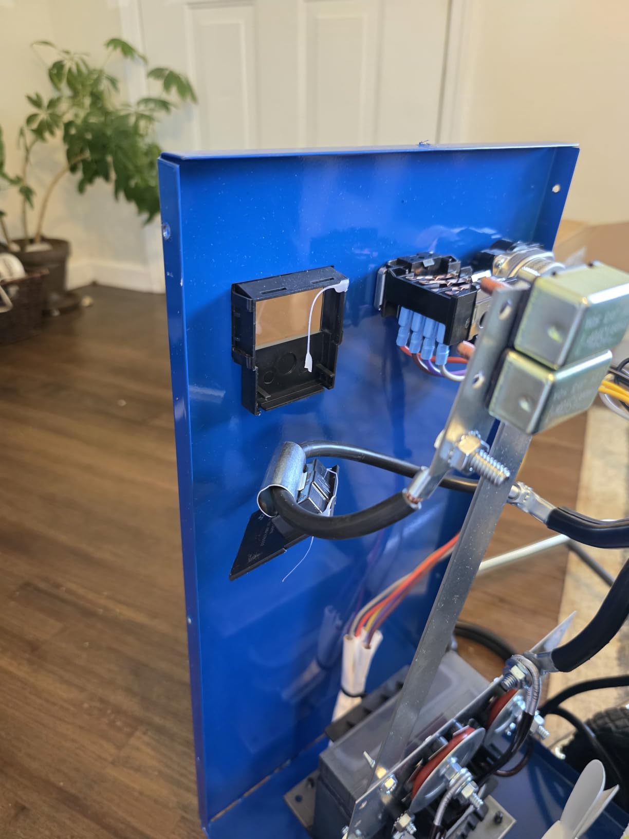 Associated Equipment US20 6/12 Volt Value Battery Charger Blue 24 Inch customer photo 2