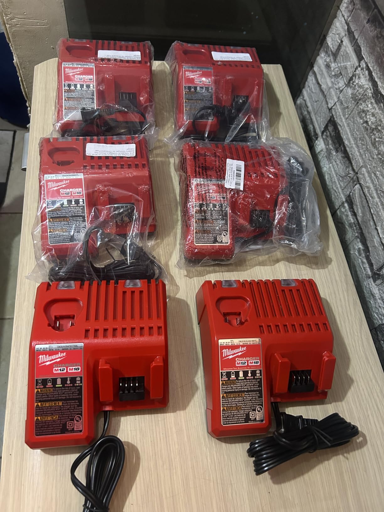 Milwaukee 48-59-1812 M12 or M18 18V and 12V Multi Voltage Lithium Ion Battery Charger w/ Onboard Fuel Gauge customer photo 2