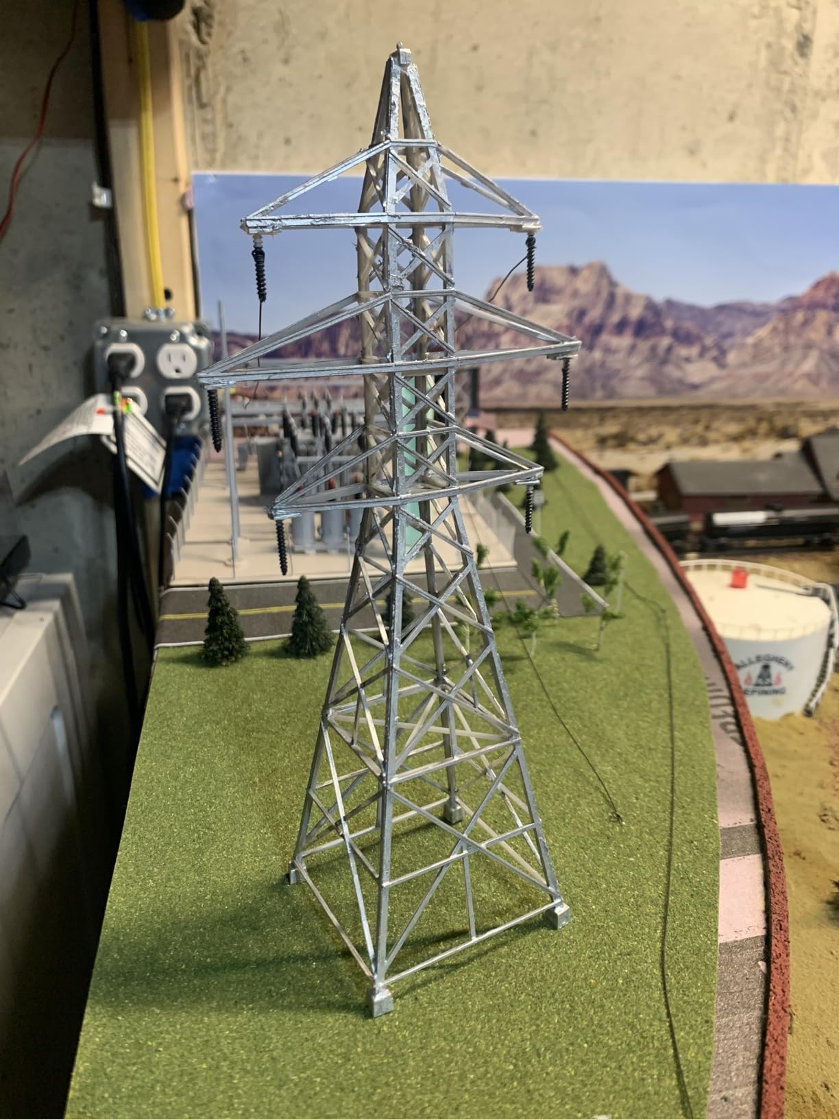 Walthers Cornerstone High-Voltage Transmission Tower-pkg(4) 933-3121 HO Scale Model Railroad - Scenery Kit customer photo 2