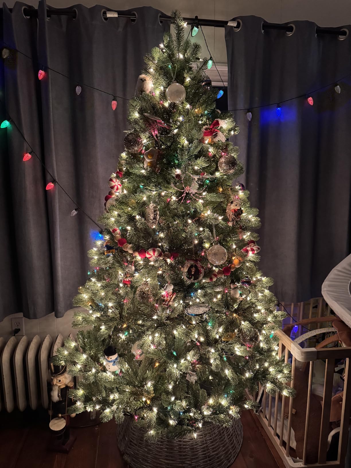 National Tree Company 7.5ft Pre-Lit Downswept Douglas Fir Christmas Tree | 750 Clear Lights, 1,867 Tips, Includes Stand, Artificial, Green customer photo 1