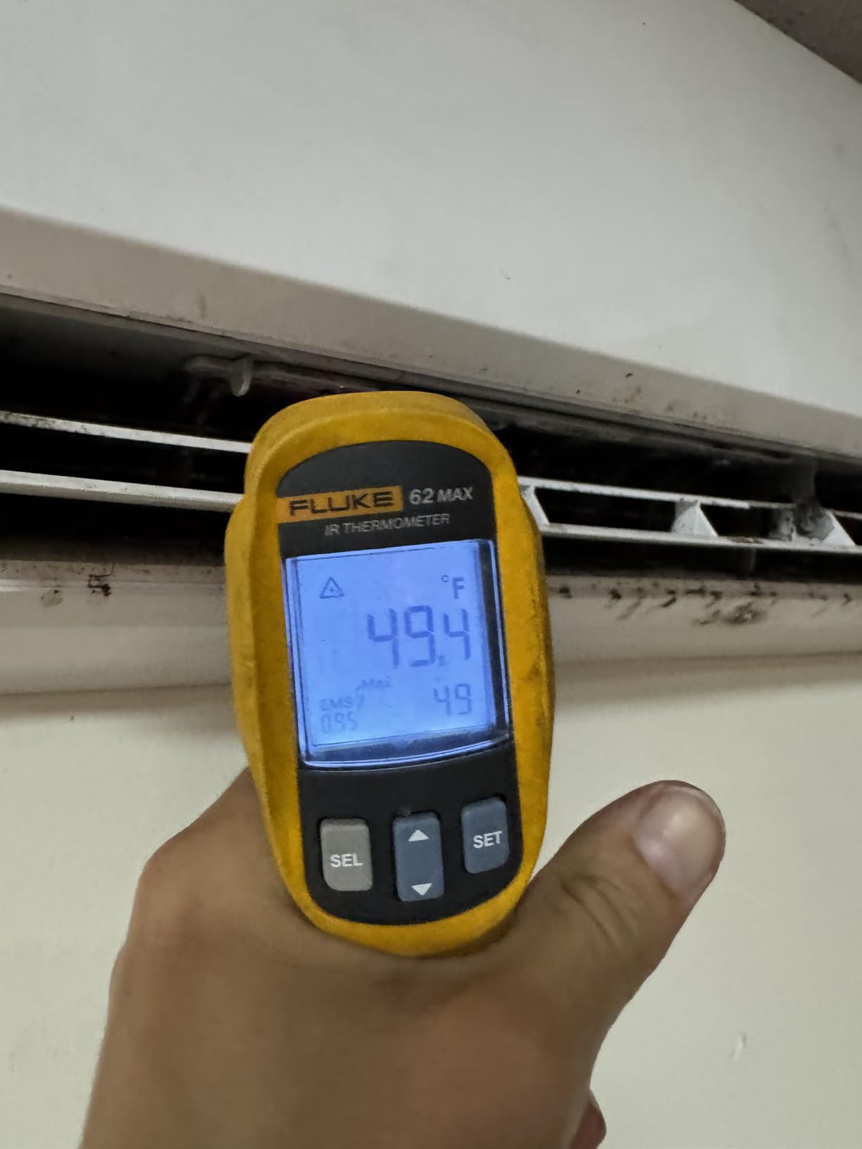 Fluke 62 Max Industrial Infrared Thermometer, -22 to +932 Degree F Range, Single Laser Targeting, 10:1 Distance to Spot Ratio, IP54 Rating, Includes 3 Year Warranty, (Not for Human Temp) customer photo 1