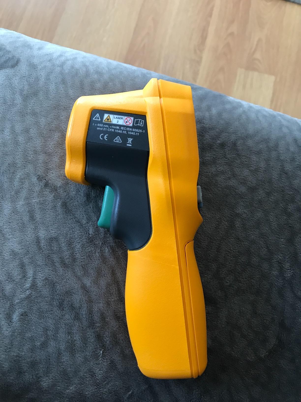 Fluke 62 Max Industrial Infrared Thermometer, -22 to +932 Degree F Range, Single Laser Targeting, 10:1 Distance to Spot Ratio, IP54 Rating, Includes 3 Year Warranty, (Not for Human Temp) customer photo 2