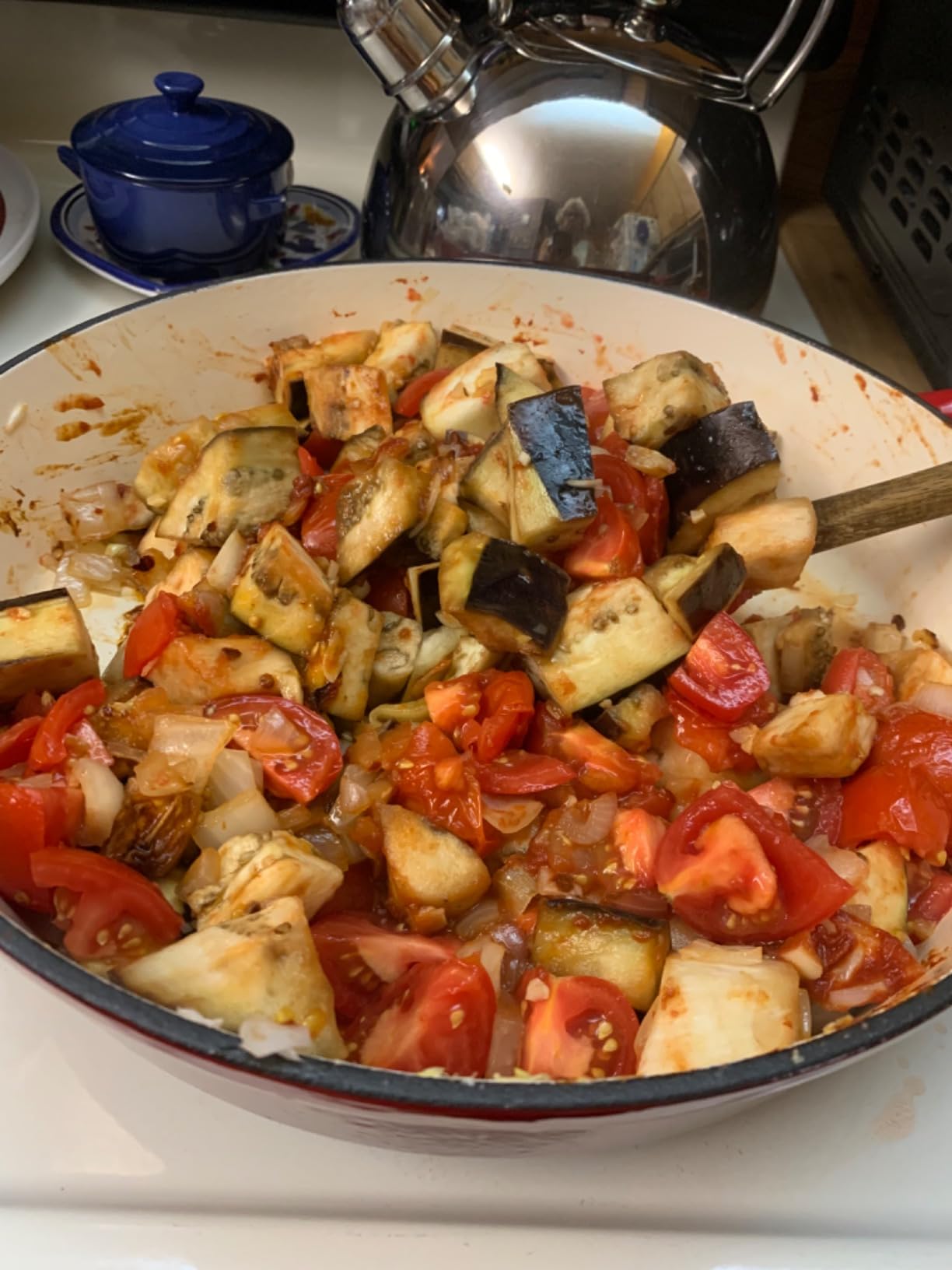 Tramontina Bestow Enameled Cast Iron 5.5-Qt Round Dutch Oven Pot with Lid | Great for Braising, Roasting and Bread Baking - Blue customer photo 2