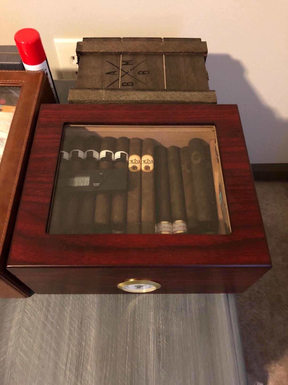 Premium Cigar Humidor for 25-50 Cigars - Elegant Humidor humidor with Hygrometer and Humidifier - Cedar Lined Cigar Box for Optimal Humidity Control (Analog) customer photo 1