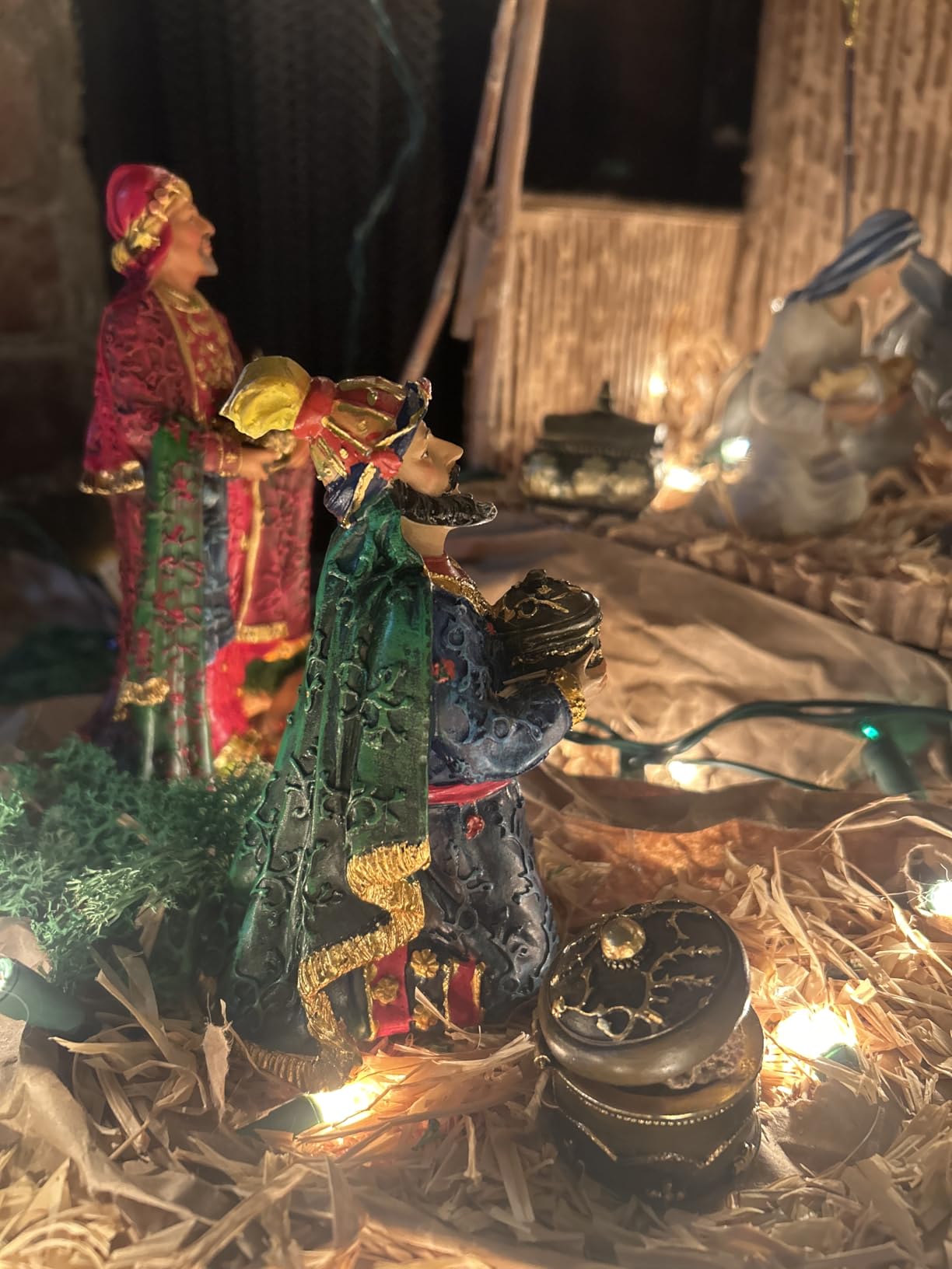 Three Kings Gifts 11-Piece Real Gold Christmas Nativity Scene Set, 10-Inch Scale Polystone Holy Family, Magi Wise Men, Angel, and Shepherds, Complete Holiday Tabletop Creche Figures Display customer photo 1