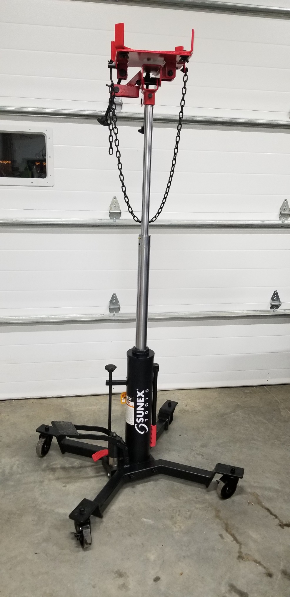 Sunex Tools 7793B 1,000 lb Telescopic Transmission Jack, Hydraulic, Foot Pump Operated, Tilt Saddle with Chain Tie-Down, 74.2 in Max Height customer photo 1