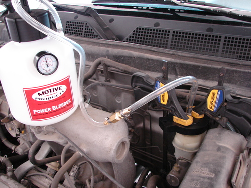 Motive Products 0101 Universal Power Bleeder 2-Quart Tank with Hose and Round Adapter customer photo 1