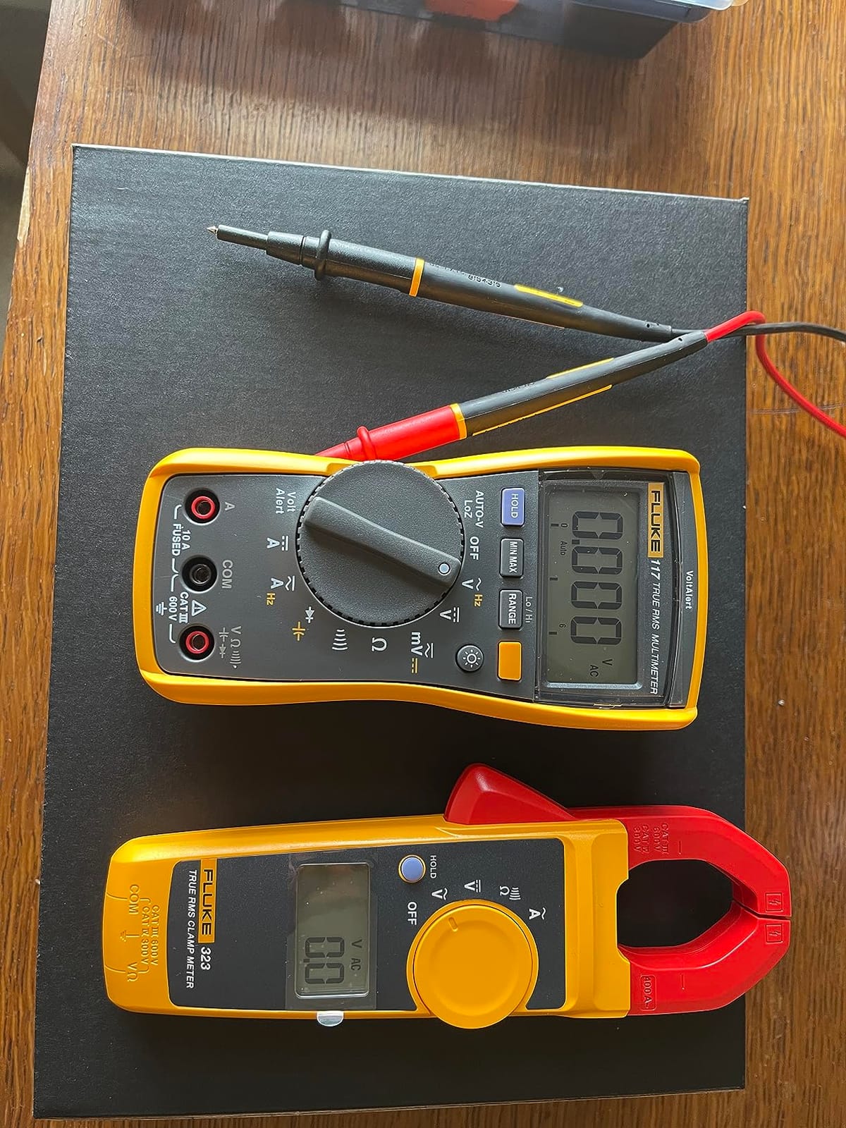 Fluke 117/323 Kit Multimeter and Clamp Meter Combo Kit For Residential And Commercial Electricians, AC/DC Voltage, AC Current 400 A, Includes Test Leads, TPAK And Carrying Case customer photo 2