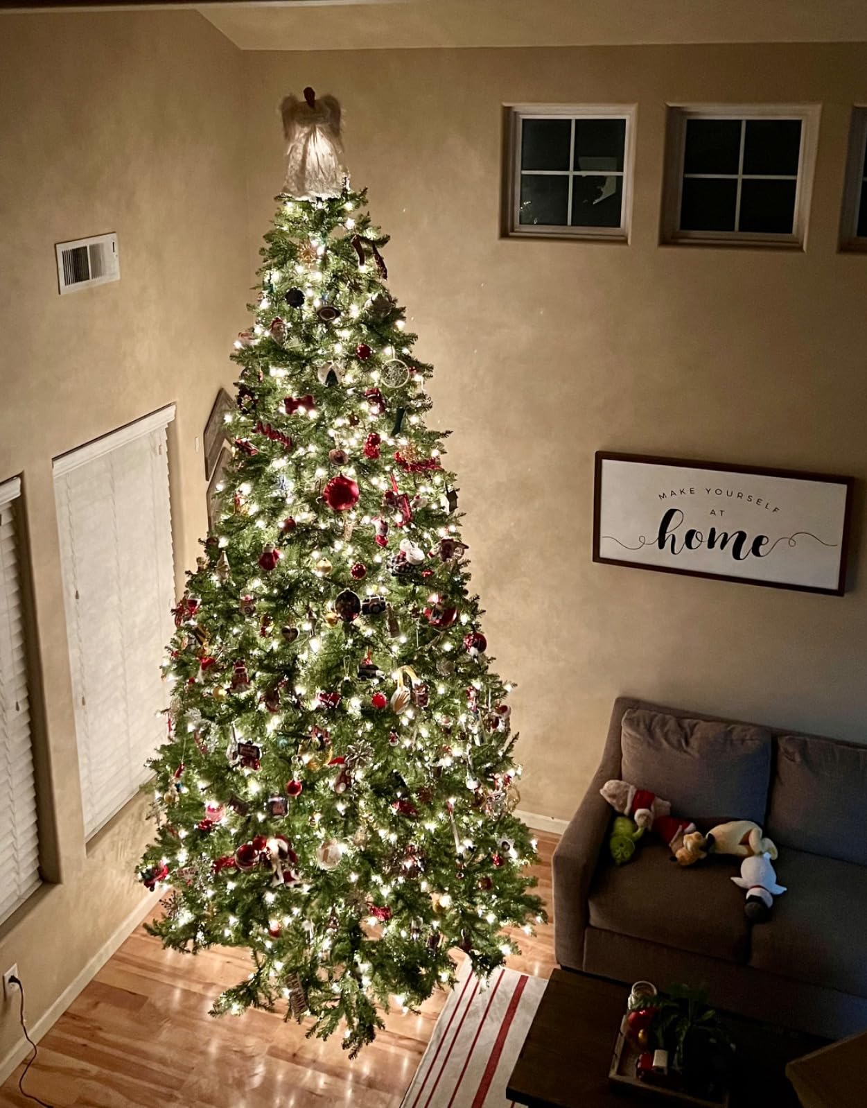 National Tree Company 7 ft Pre-Lit Dunhill Fir Full Artificial Christmas Tree, 700 Warm White LED Lights, 2,144 Tips, Includes Stand, Green customer photo 2