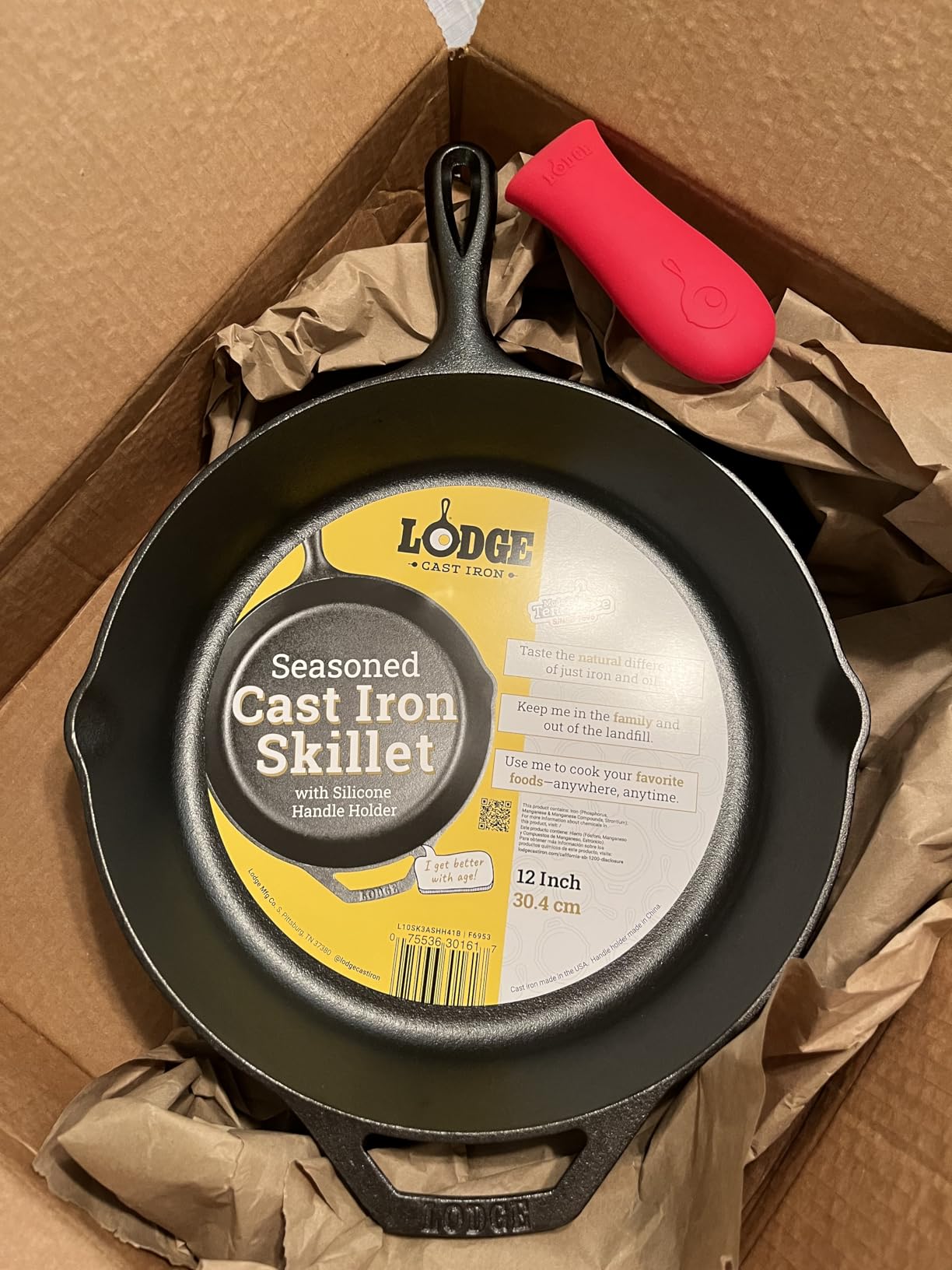 Lodge Pre-Seasoned Cast Iron Skillet with Silicone Handle Holder, 12 Inches customer photo 1