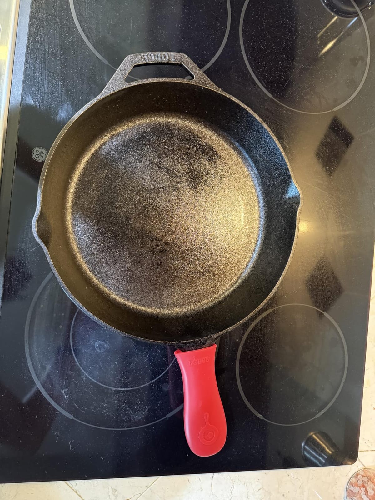 Lodge Pre-Seasoned Cast Iron Skillet with Silicone Handle Holder, 12 Inches customer photo 2