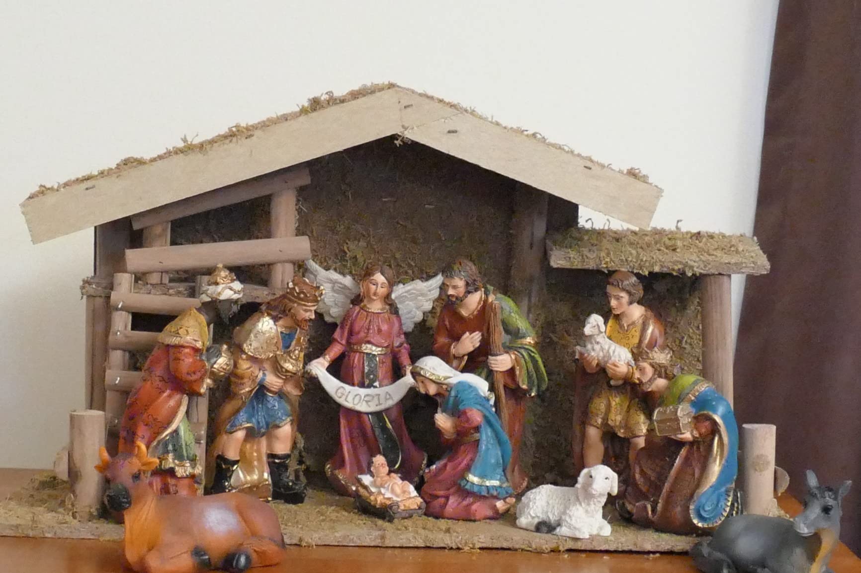 Kurt Adler 12-Piece Nativity Set with Wooden Stable customer photo 2