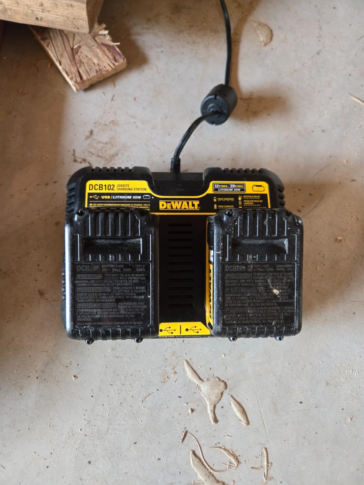 DEWALT 12/20V MAX Battery Charger, Corded, Dual Charging Station, 2-USB Ports Included (DCB102) customer photo 1