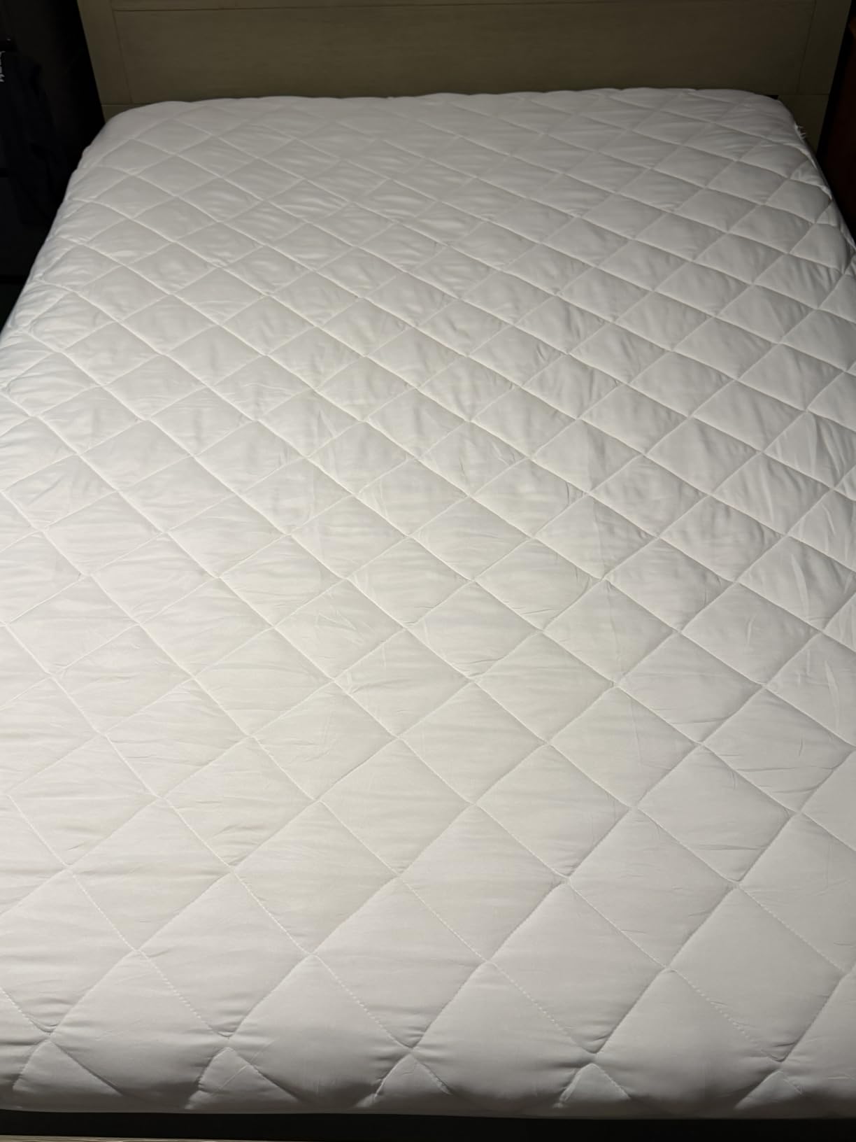 Quilted Fitted Mattress Pad, Queen Mattress Protector Topper with Deep Pocket Stretches up to 16 Inches, Machine Washable Mattress Cover by Utopia Bedding (White) customer photo 1