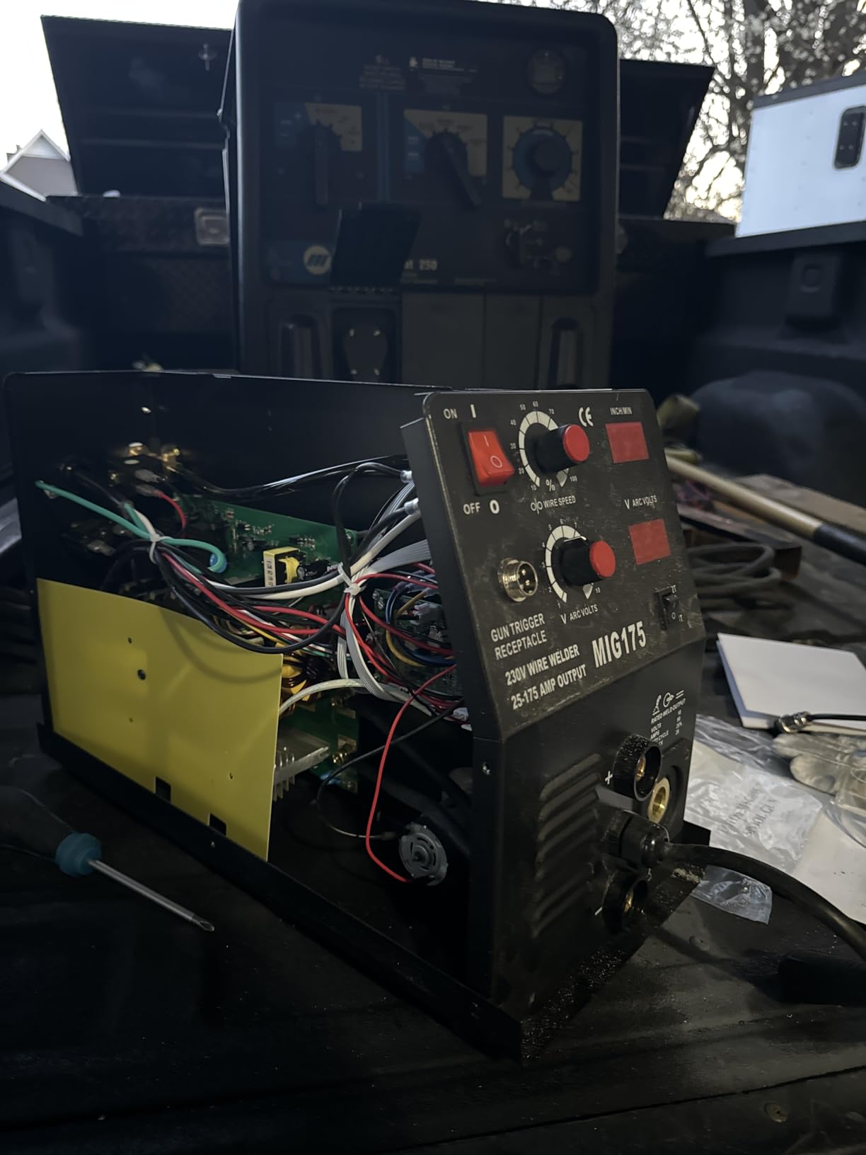 LOTOS MIG175 175A MIG Welder with Aluminum Spool Gun - Advanced Auto MIG Synergistic Setting, Voltage Fine Tuning, Gas MIG Welding & Gasless Flux Core MIG Welding - Brown, 240V customer photo 1