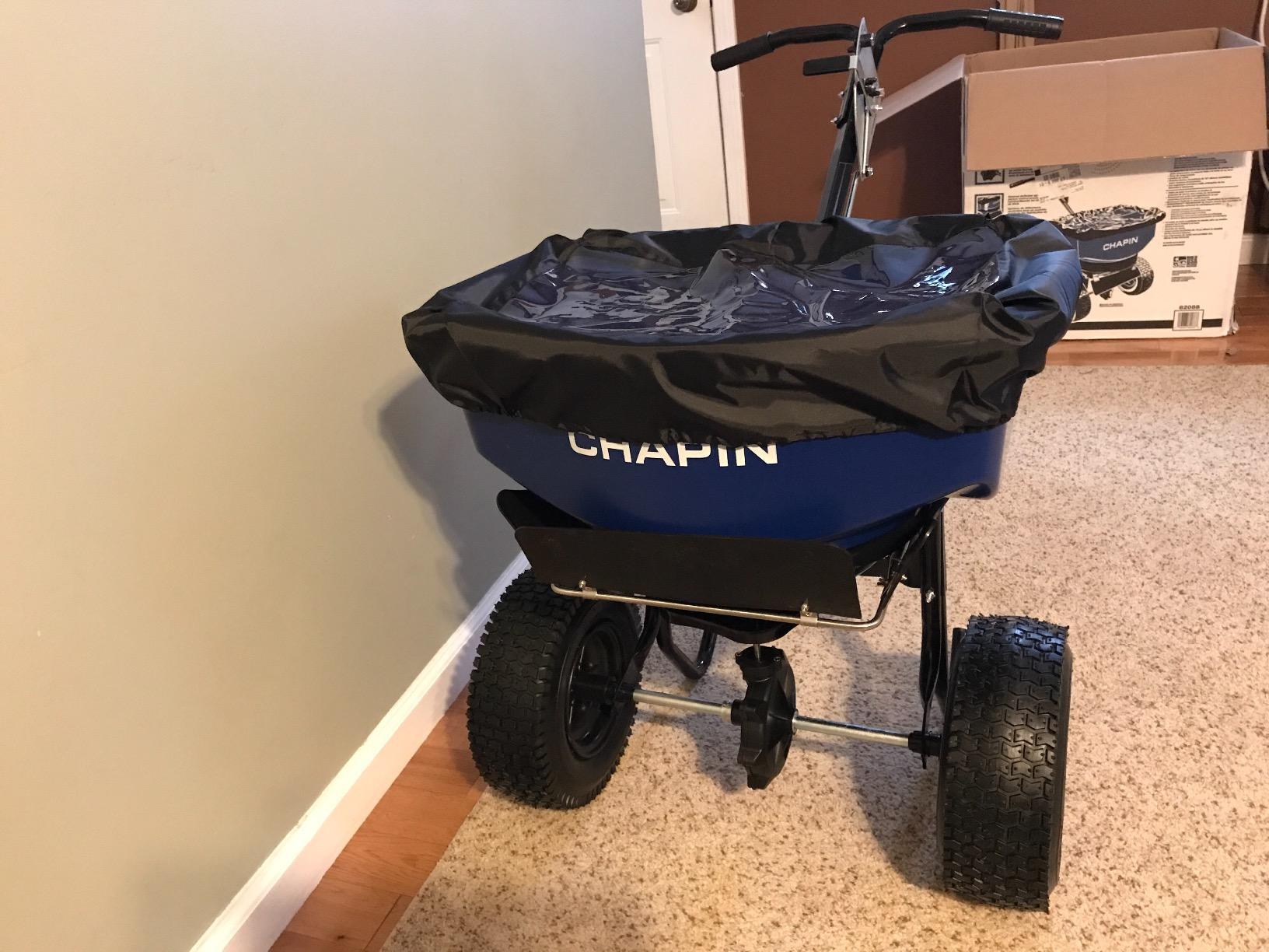 CHAPIN USA 82088 80-Pound Made in USA Commercial Sure Spread Salt and Ice Melt Walk Behind Spreader with 360-degree Baffles, Enclosed Gear System and Includes Cover and Salt Grate, Blue customer photo 1