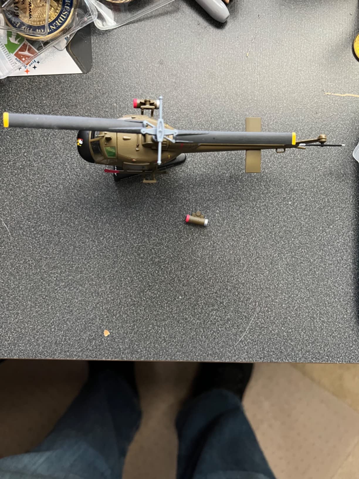 Daron Worldwide Trading Daron Postage Stamp UH-1 Huey Gunship 1:87 Vehicle customer photo 2