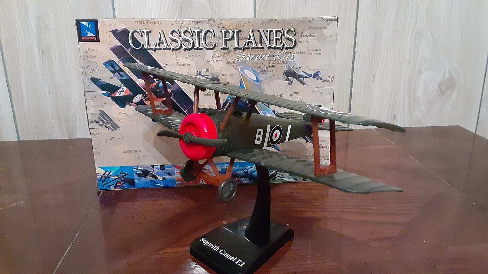 Sopwith Camel F.1 1/48 Scale WWI Fighter Biplane Model by NewRay customer photo 2