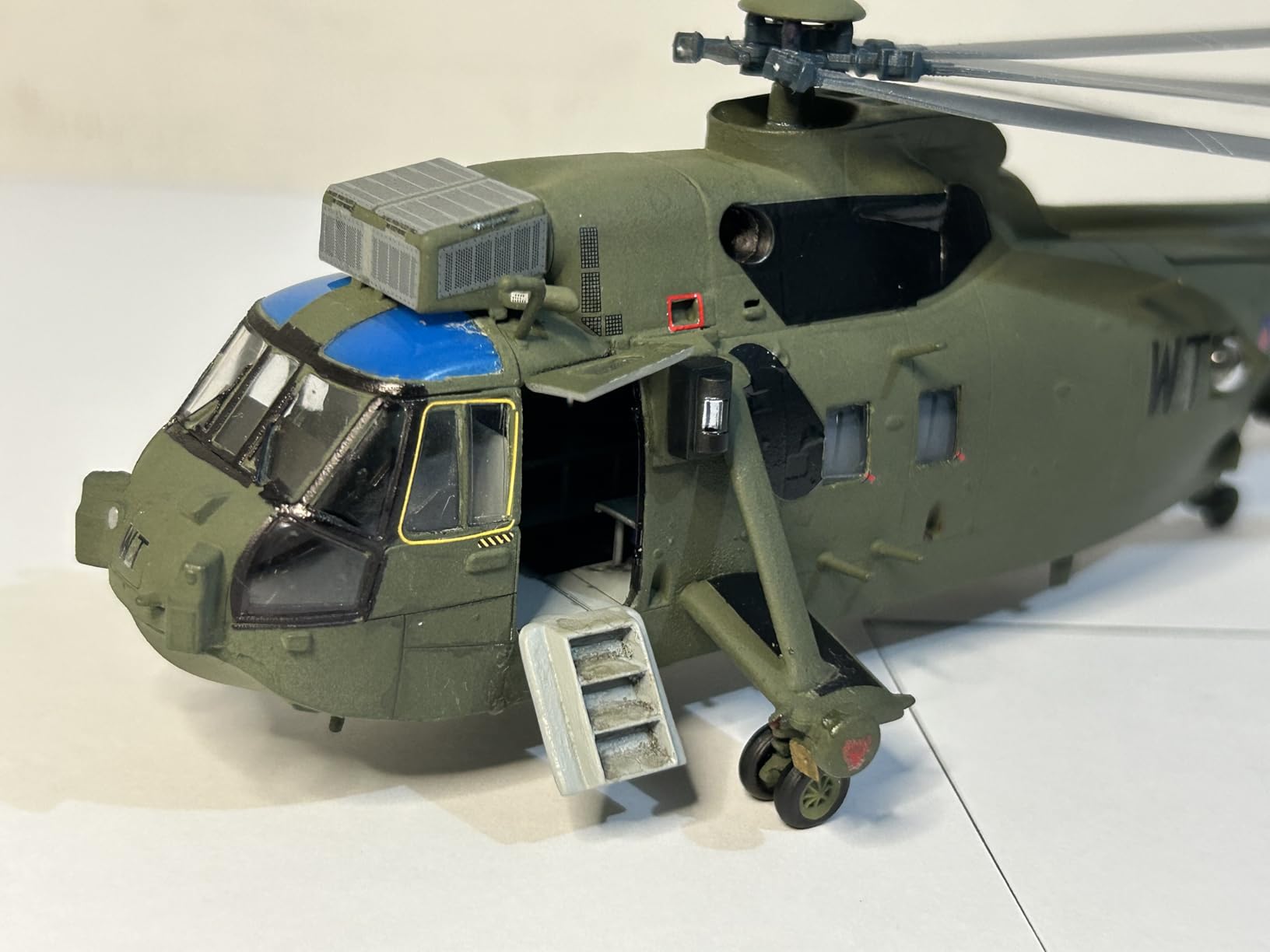 Airfix A04056 Westland Sea King HC.4, Scale 1:72 Military Helicopter Plastic Model Kit , Navy customer photo 1