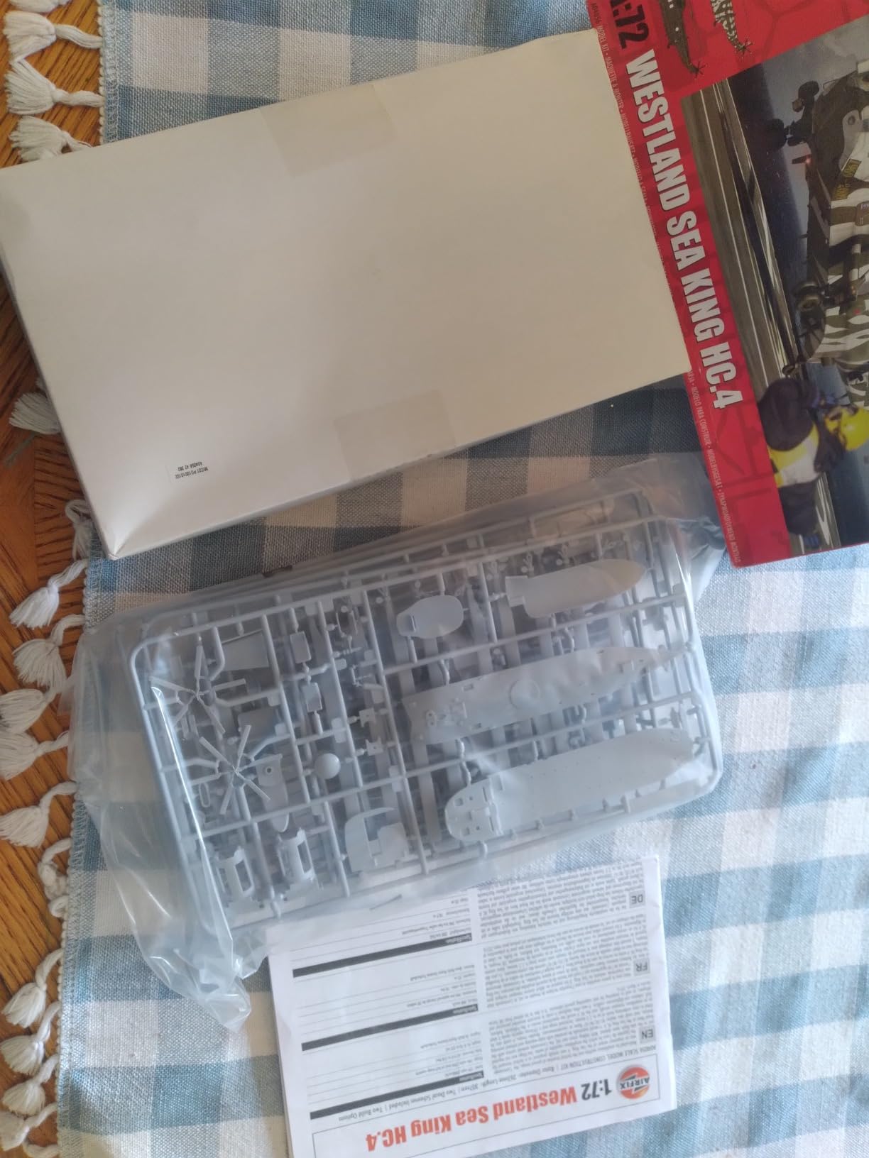Airfix A04056 Westland Sea King HC.4, Scale 1:72 Military Helicopter Plastic Model Kit , Navy customer photo 2