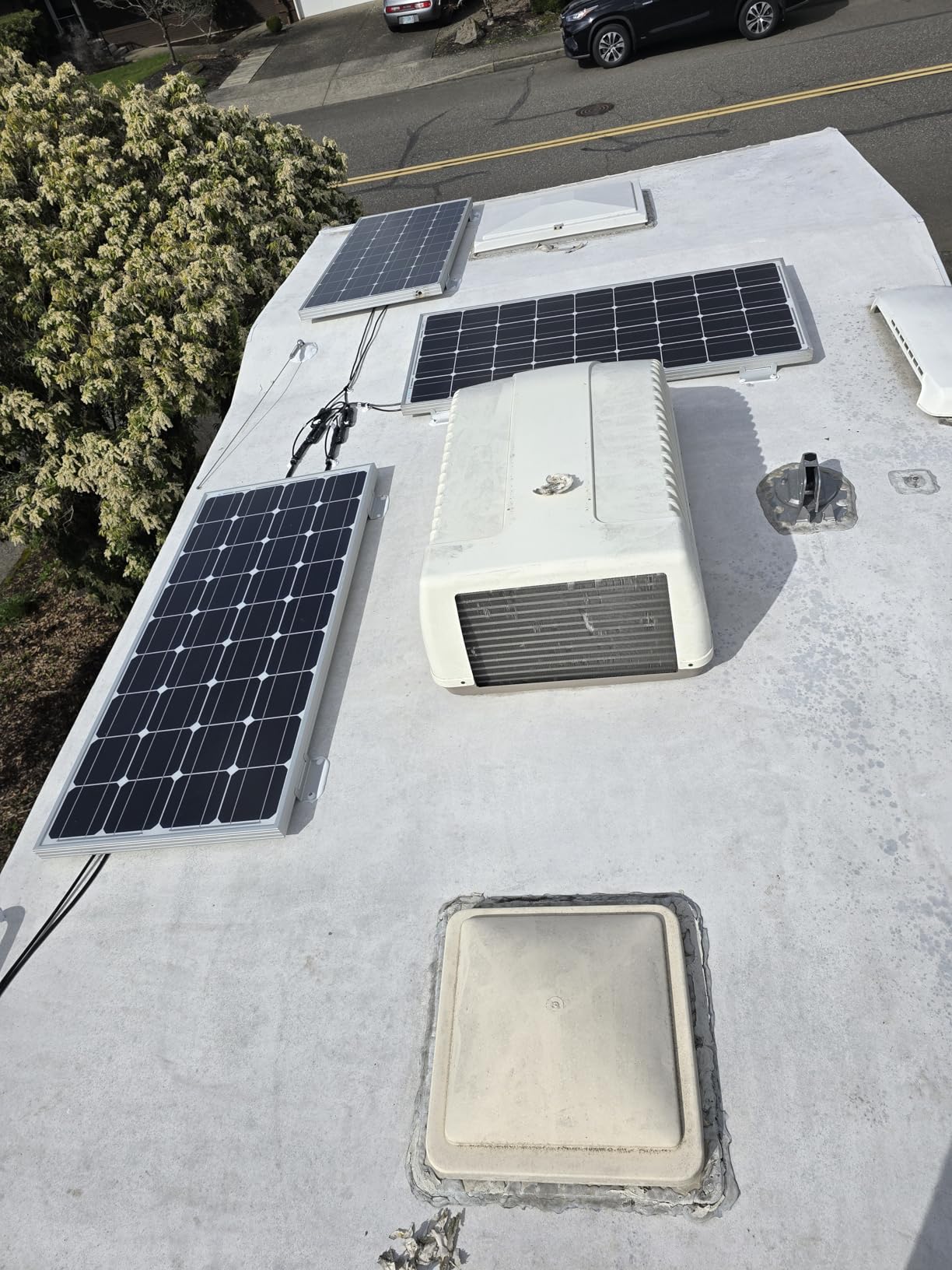 Renogy 2 Sets Solar Panel Mounting Z Brackets Lightweight Aluminum Corrosion-Free Construction for RVs, Trailers, Boats, Yachts, Wall and Other Off Grid Roof Installation, 2 Count customer photo 1
