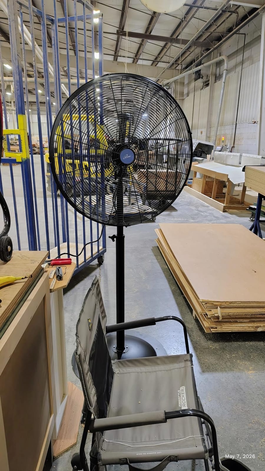 iLiving ILG8P30-72 Commercial Pedestal Floor Fan, 30-Inch, Industrial Heavy Duty Floor Standing Fan with 7261 CFM, Perfect for Home, Shop, Bedroom, Gym, Garage, Black customer photo 1