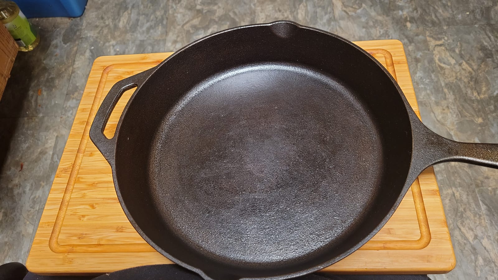 Utopia Kitchen Cast Iron Skillet 12 Inch Pre-Seasoned PFAS-Free customer photo 2