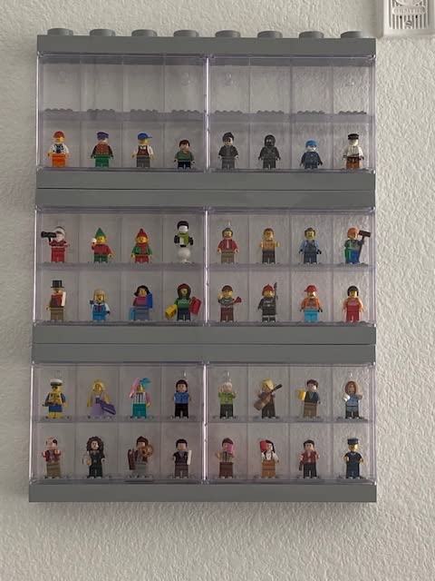 LEGO Minifigure Display Case 16 Black - Space for 16 Minifigures customer photo 2