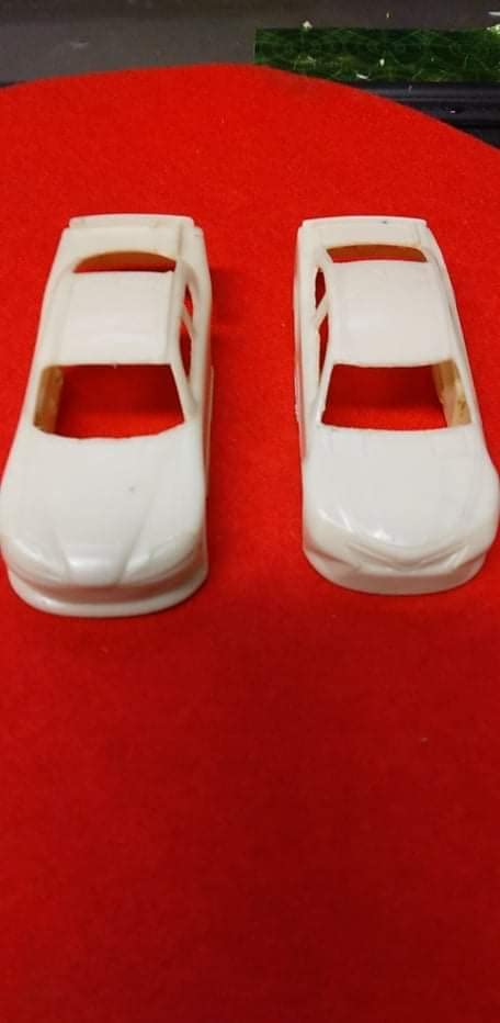 Smooth-On Smooth-Cast 305 Liquid Plastic Resin, Pint Unit | For Special Effects, White customer photo 1