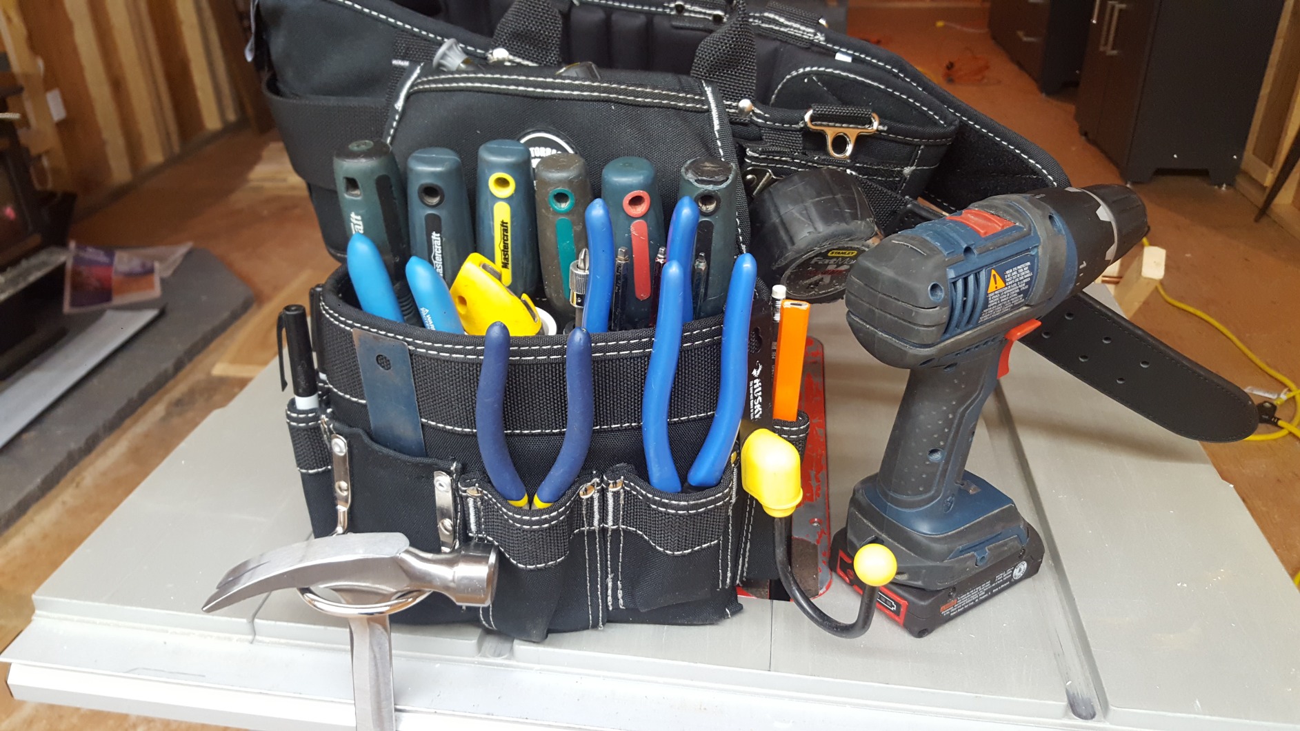 Gatorback B240 Professional Electrician Tool Belt Combo, Medium | Patented Ventilated Back Support System With Memory Foam, 27 Pockets & Slots, and Heavy-Duty Contractor-Grade Construction customer photo 1