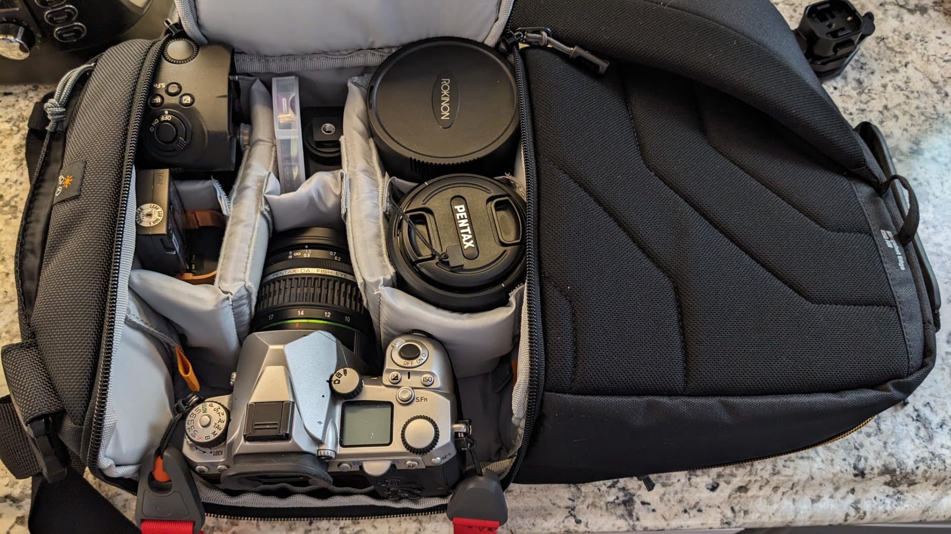 Lowepro LP36899PWW Slingshot Edge 250 AW - A Secure, Slim, Smart and Protective Sling for a Compact DSLR or DJI Mavic Pro/Mavic Pro Platinum, Black, 9.06 x 4.72 x 8.27 in customer photo 2