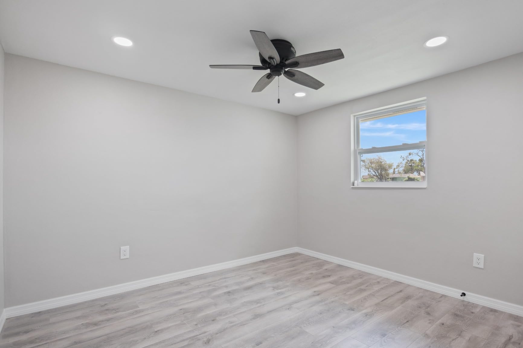 Hunter Newsome, Indoor, Ceiling Fan, with LED Light, 42 inch, Fresh White | Low Profile Flush Mount, Pull Chain, 5 Blades, For Bedroom, Living Room, 51080 customer photo 1
