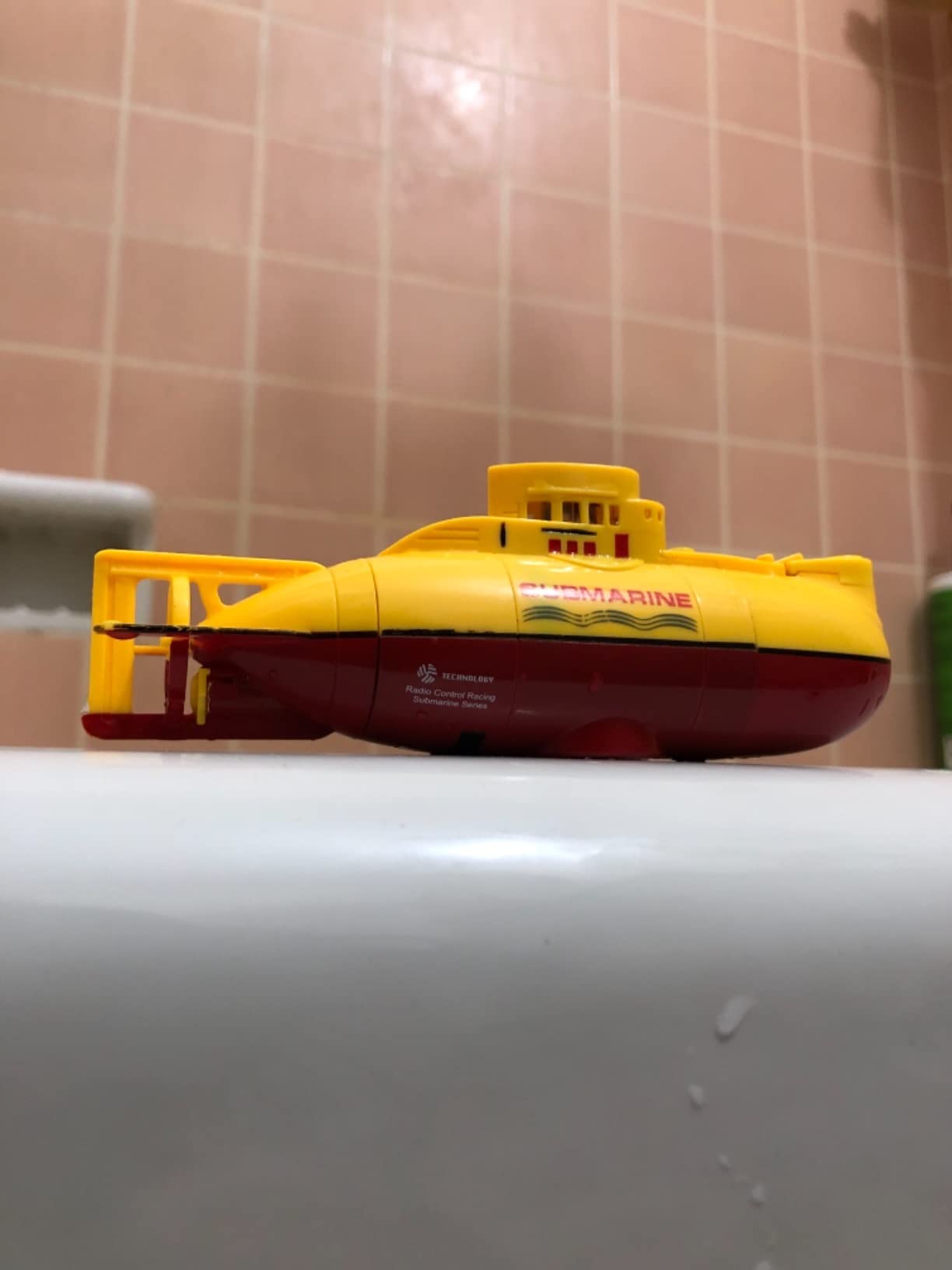 Tipmant Mini RC Submarine Toy Remote Control Boat Underwater Electric Diving Water Fish Tank Kids Birthday Gift (Yellow) customer photo 1