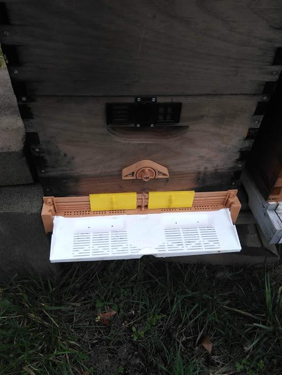 Premium Screened Bottom Board 10 Frame Langstroth for Wood Hives with Built in Pollen Trap and Pollen Drawer, Entrance Reducers and Ventilation System for Moisture Control customer photo 2