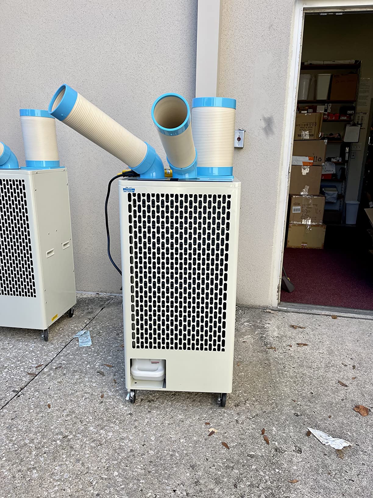 Uninex SAC4500 Indoor/Outdoor KOOLZONE Mobile Spot Cooler | Twin Duct, Industrial Grade, Oscillating Function, 15,358-BTU 9.88-CER, R-32 Refrigerant customer photo 1